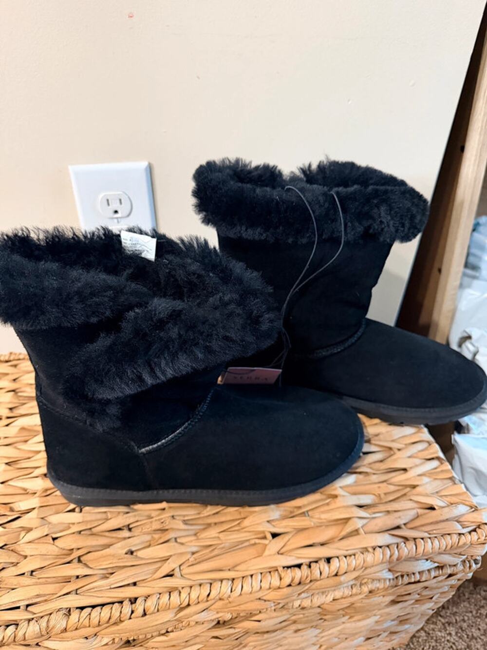 Serra NWT 9 lambskin boots